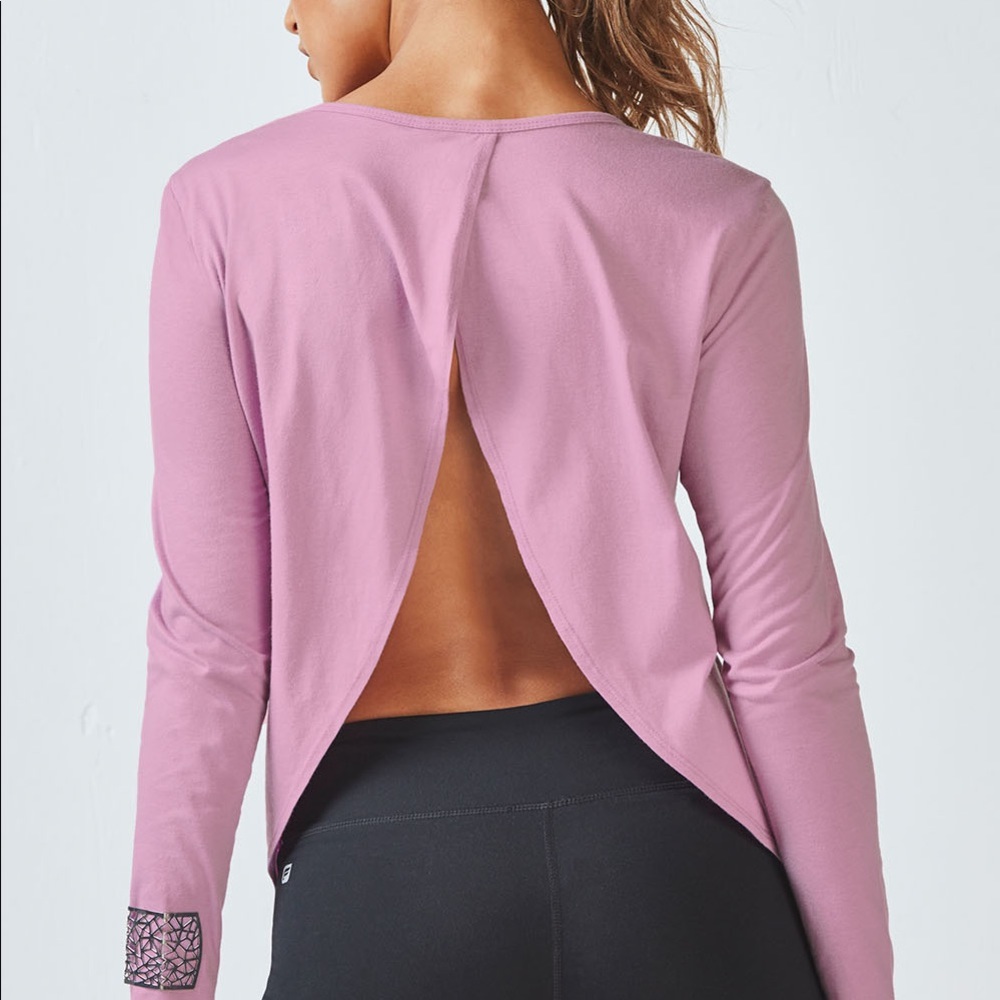 Fabletics warm up tee, soft cotton, lite fabric. Beautiful color!